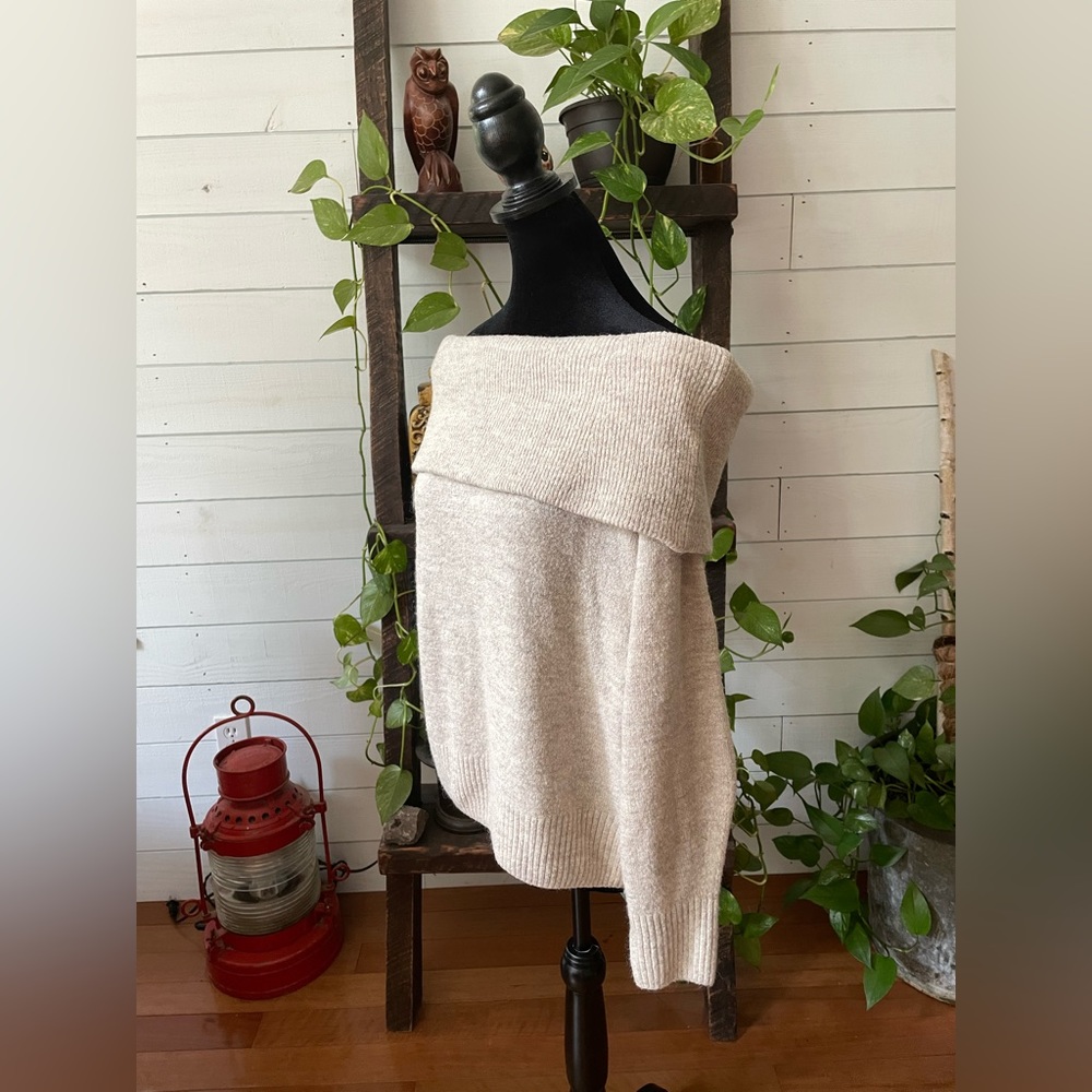 H&M: Sweater - Picture 15 of 17
